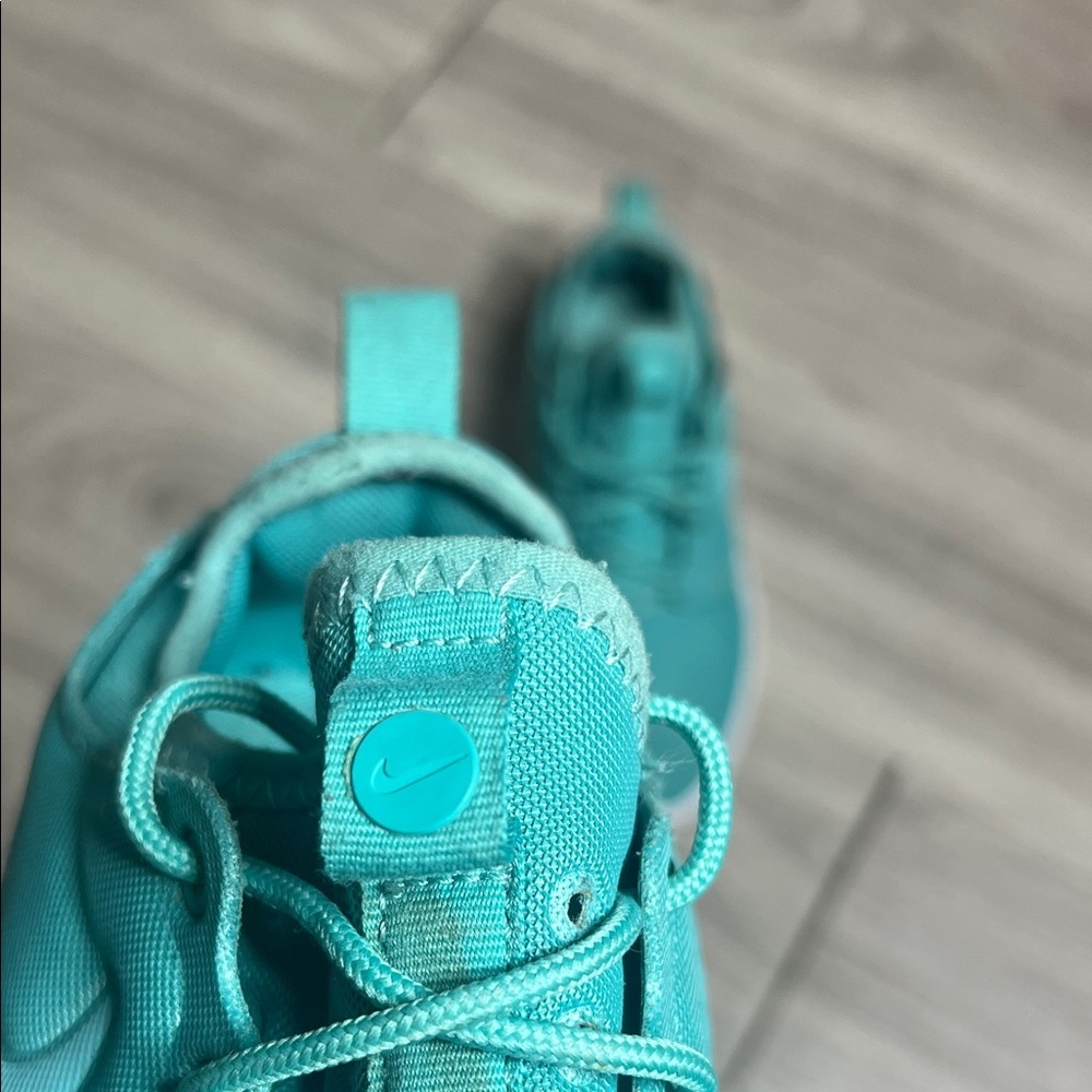 Nike Women's Teal Sneakers - Picture 10 of 11